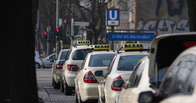 Taxis parisiens en 2026 : nombre de licences et poids des aéroports