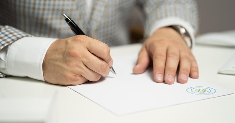 Quelles différences entre un contrat de prestation et un contrat de vente